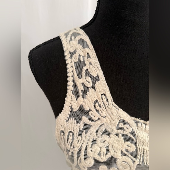 Love J Ivory Embroidered Lace Tank Top Boho Sheer Floral Scalloped Hem - Picture 5 of 12